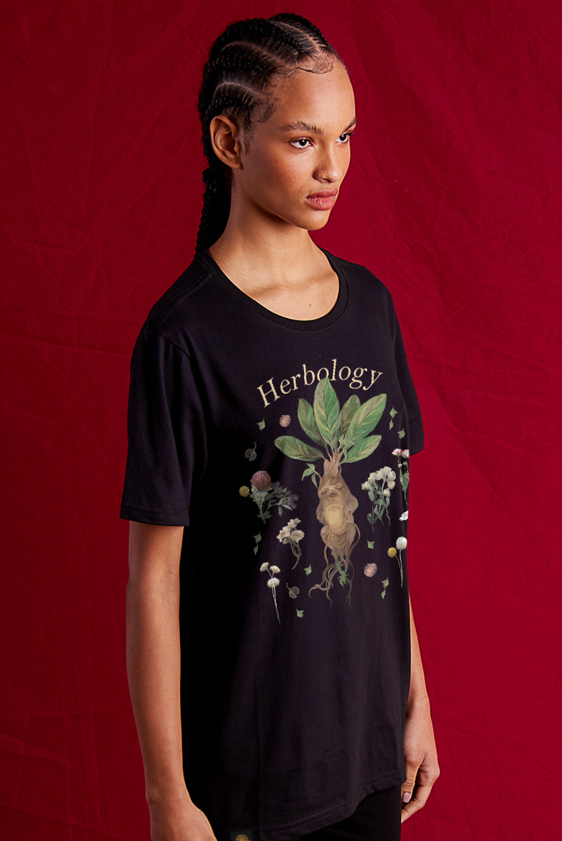 Camiseta Unissex Harry Potter Herbologia Plantas - Preto