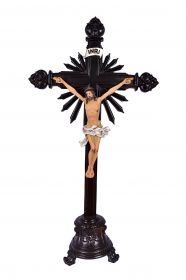 Crucifixo de Mesa Ornado Resina Tabaco 59cm