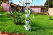 Kit Jardim Vertical Branco 3 vasos Raiz grande N04 + suporte escadinha + substrato - Foto 9