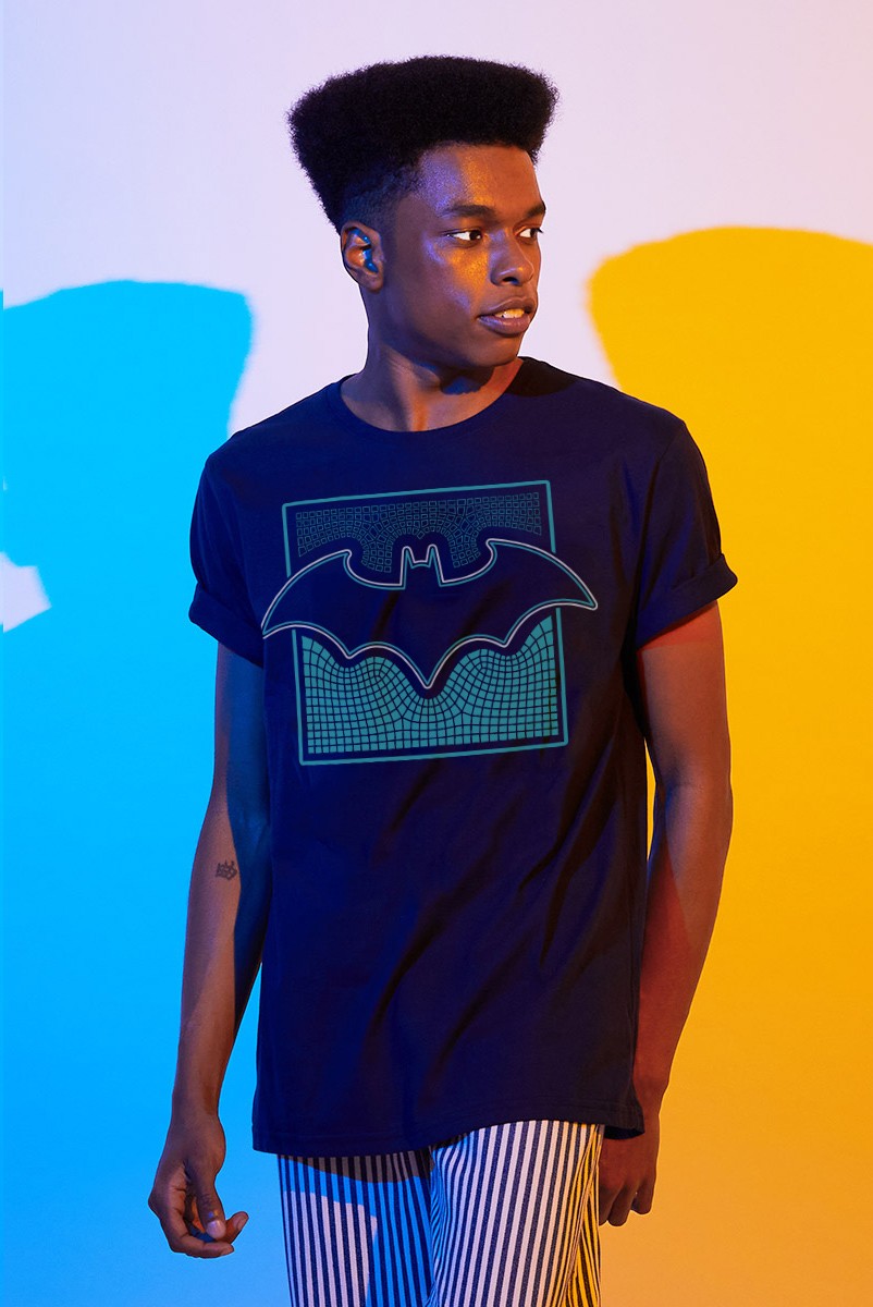 Camiseta Masculina Batman Logo Dimensões