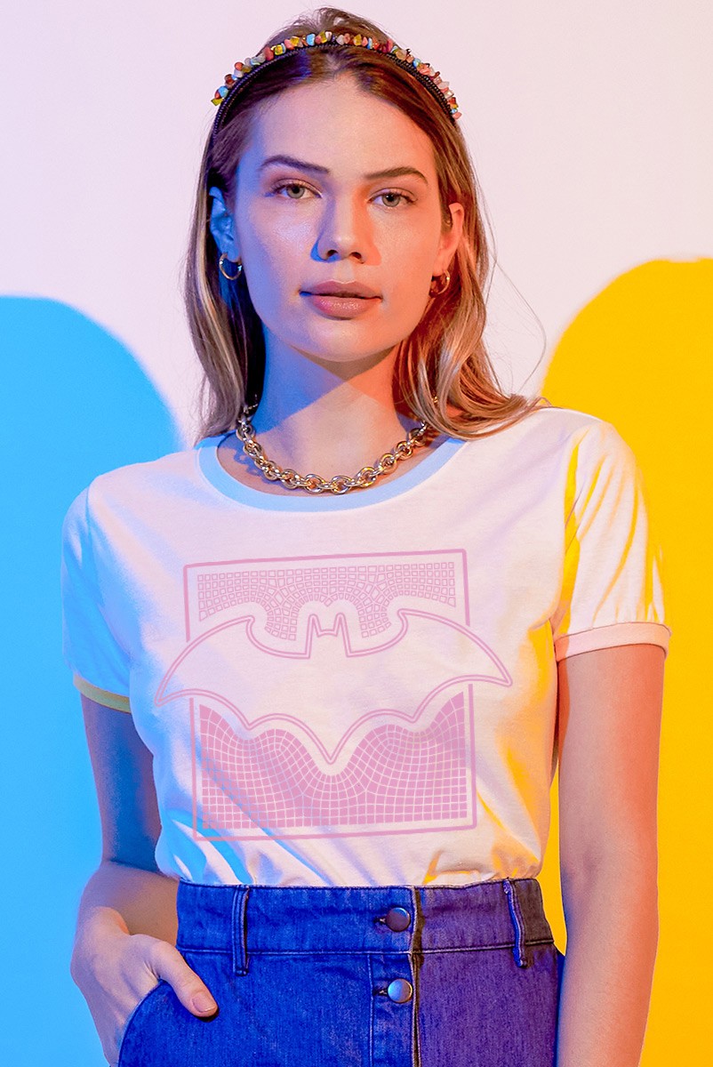Camiseta Ringer Feminina Batman Logo Dimensões