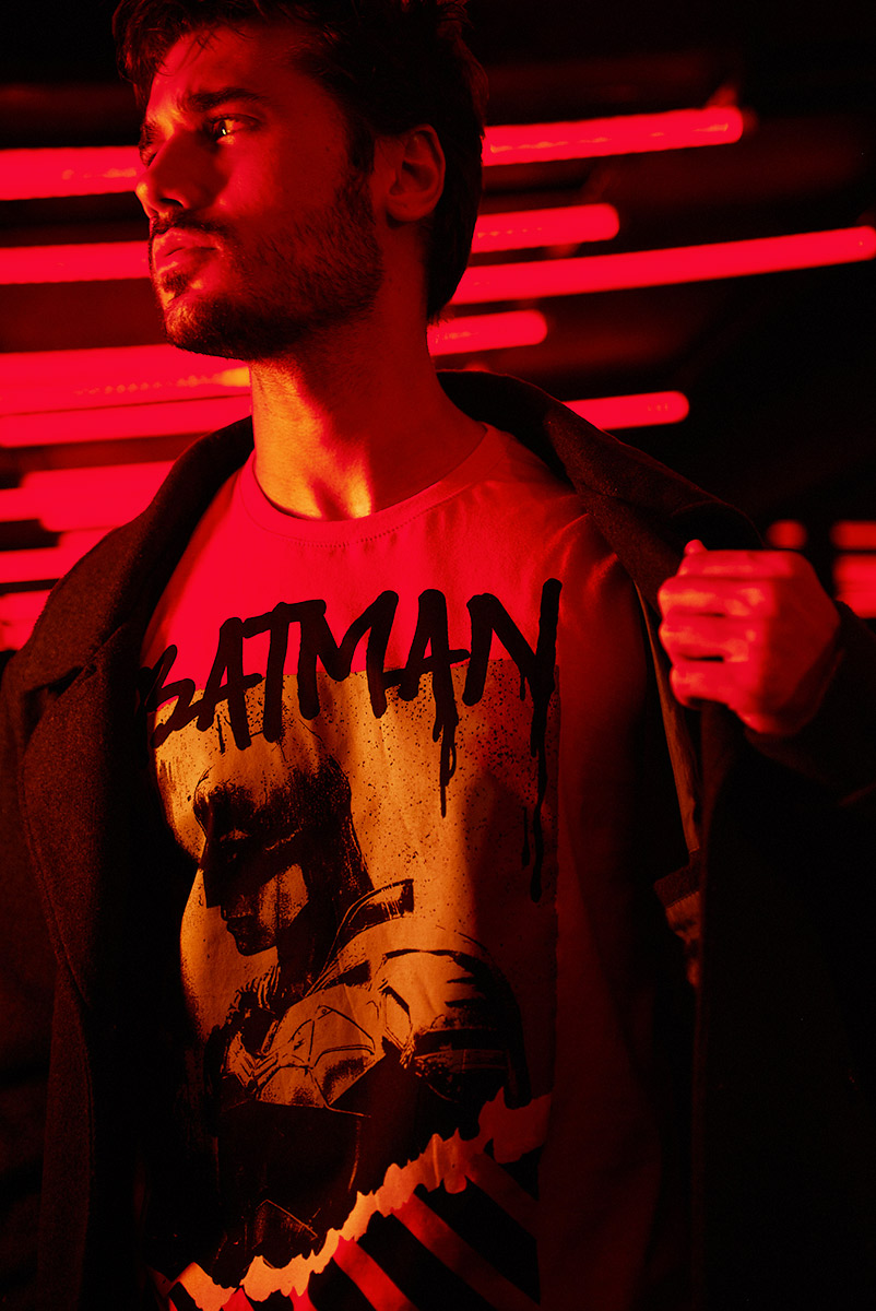 Camiseta Unissex The Batman Shadows