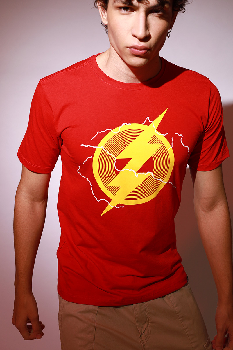 Kit Camiseta Unissex The Flash + Pôster + Cartela de adesivos + Cordão Flash