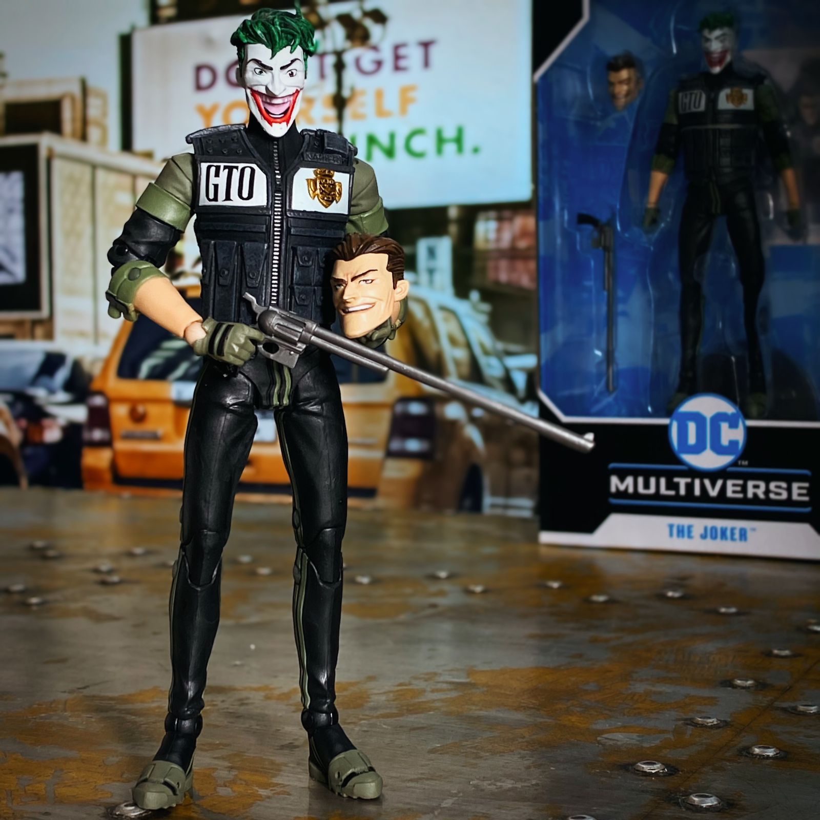 Action Figure Coringa O Cavaleiro Branco (The Joker White Knight): DC Multiverse - McFarlane Toys