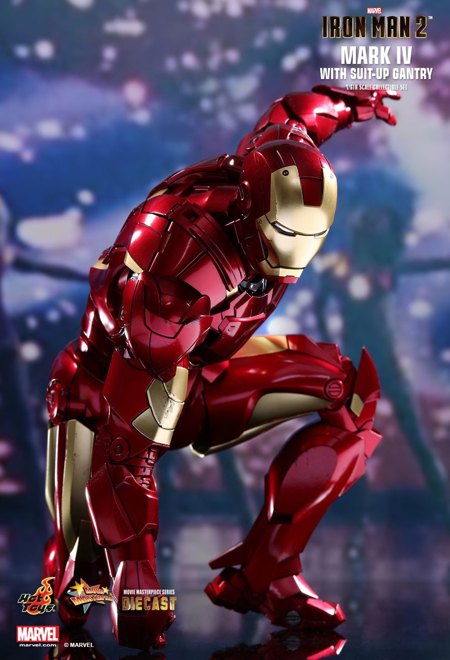 Action Figure Homem de Ferro Mark 4 (Iron Man Mark IV Suit-Up Gantry): Homem de Ferro 2 (Iron Man 2) Escala 1/6 (MMS462D22) - Hot Toys