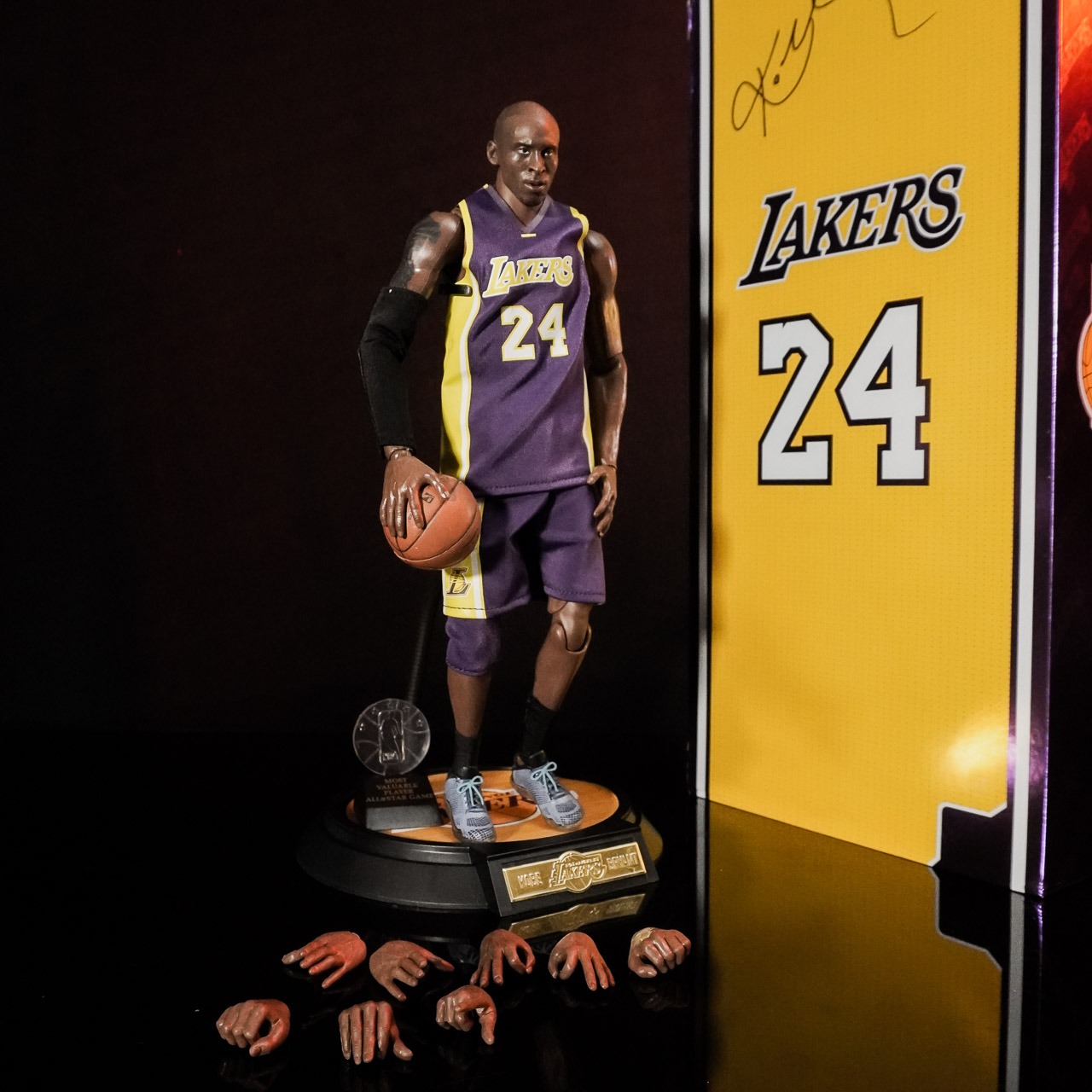 Action Figure Kobe Bryant: LA Lakers #24  NBA Real Masterpiece Escala 1/6