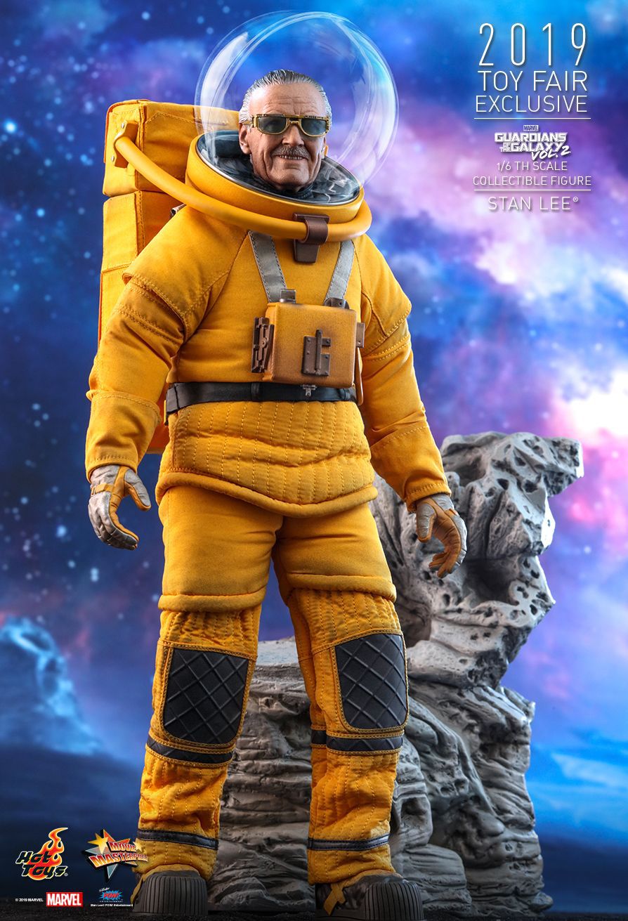 Action Figure Stan Lee: Guardiões da Galáxia Vol. 2 (Guardians of the Galaxy Vol. 2) (MMS545) Escala 1/6 - Hot Toys