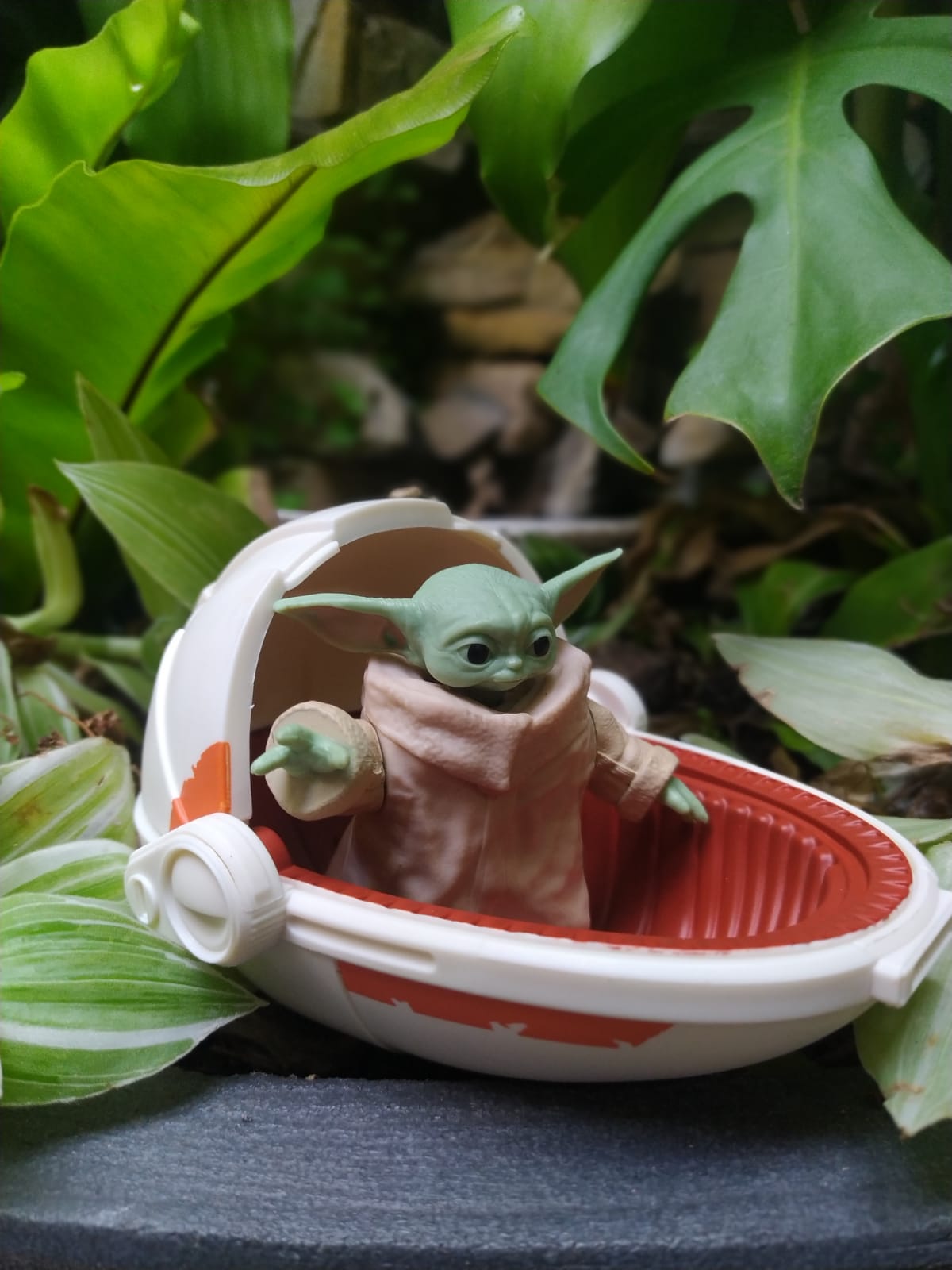 Boneco Baby Yoda no Berço (The Child): The Mandalorian (Star Wars)  - Hasbro F4050