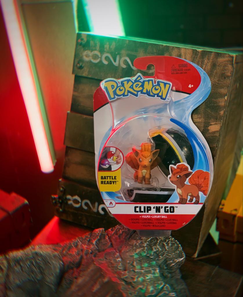 Boneco Vulpix Luxury Ball Pokebola: Pokémon Scale for Battle Clip 'n' Go - Sunny