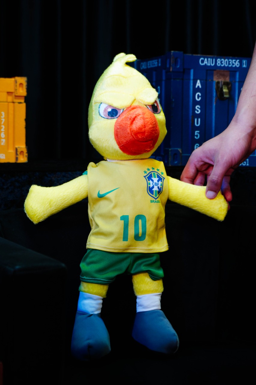 Brinquedo Pelúcia Canarinho Camisa 10 Brasil Copa do Mundo Futebol 40cm