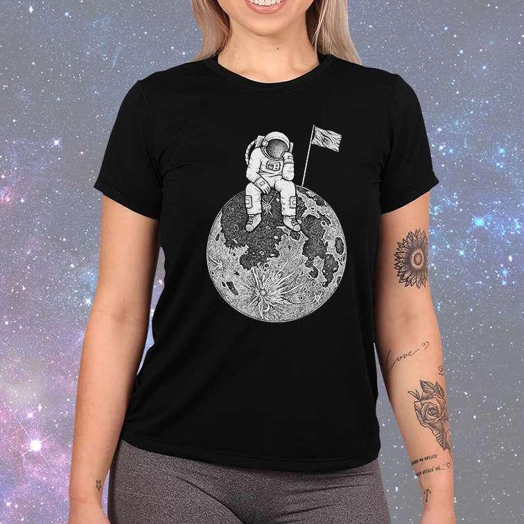 Camiseta Feminina Unissex Astronauta no Espaço Bandeira Space Nasa (Preta) - EV