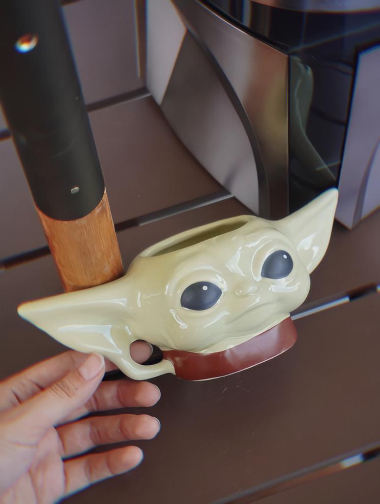 Caneca 3D Baby Yoda Grogu: O Mandaloriano The Mandalorian Disney + 300ml - Zona Criativa