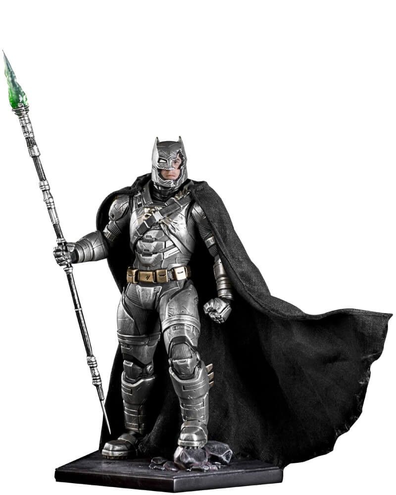 Estátua Armored Batman (Battle Damaged): Batman Vs Superman: A Origem da Justiça Art Scale Escala 1/10 - Iron Studios