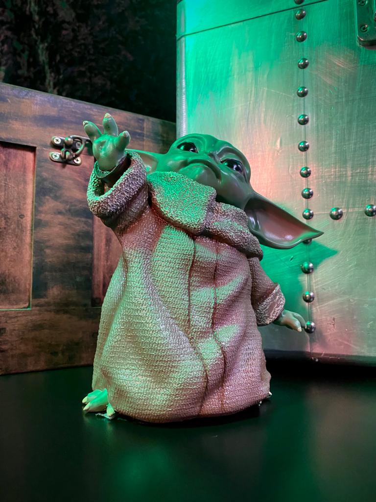 Estátua Busto O Mandaloriano The Mandalorian Baby Yoda Grogu Star Wars 18 cm