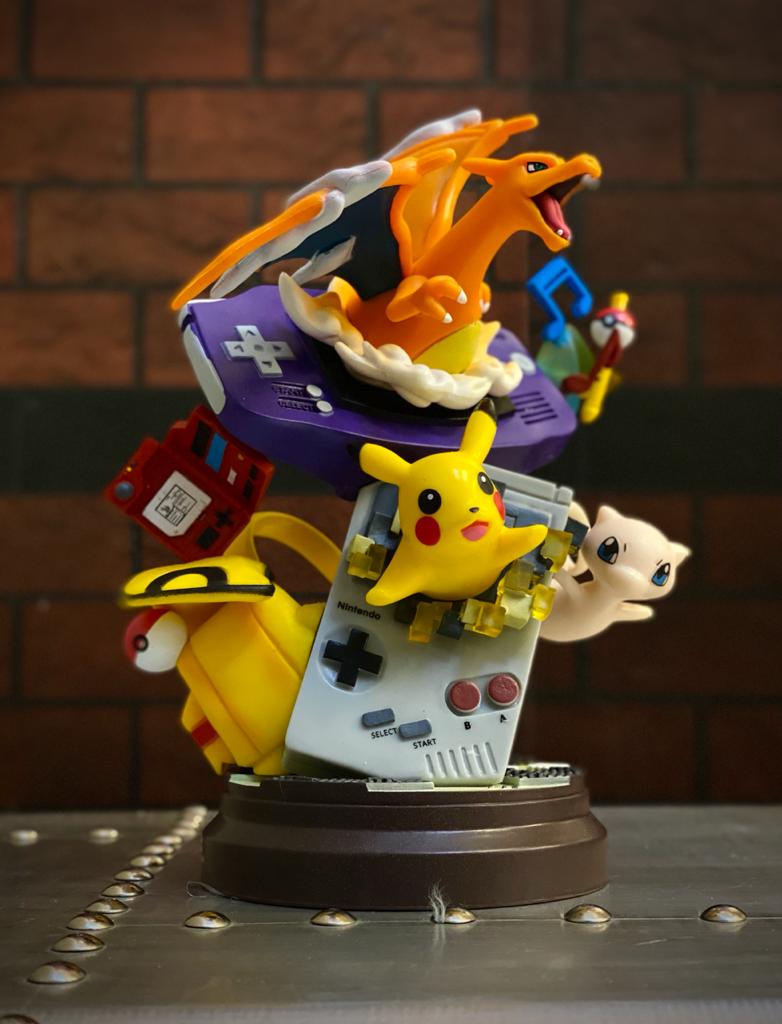Estátua Diorama Pikachu, Charizard e Mew: Pokémon 22cm  - MKP