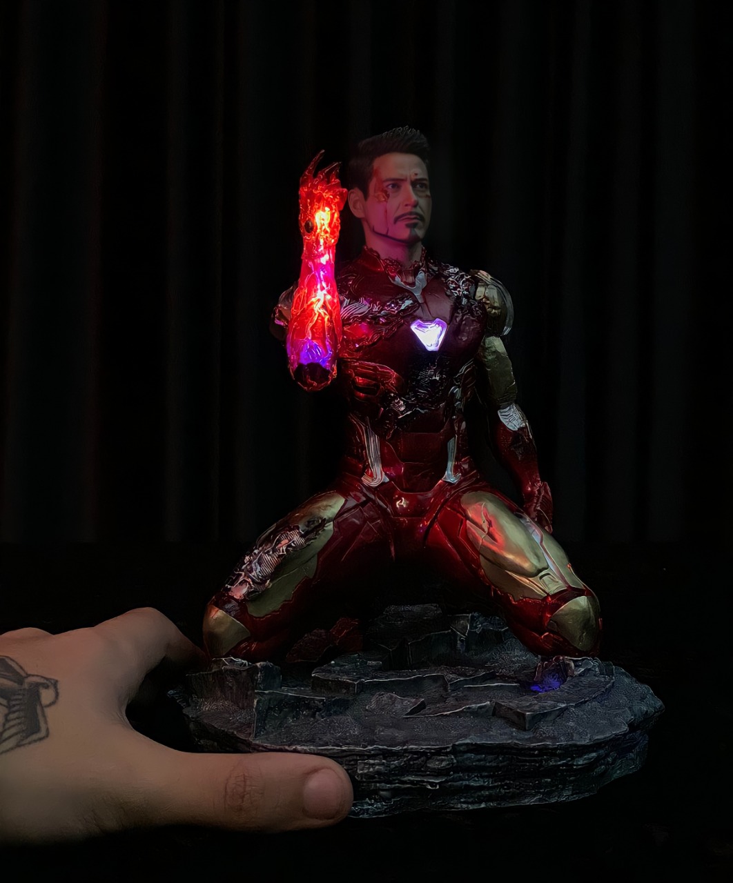 Estatua Homem de Ferro Iron Man Com Led: Vingadores Ultimato Avengers Endgame Escala 1/6 Marvel  - MKP