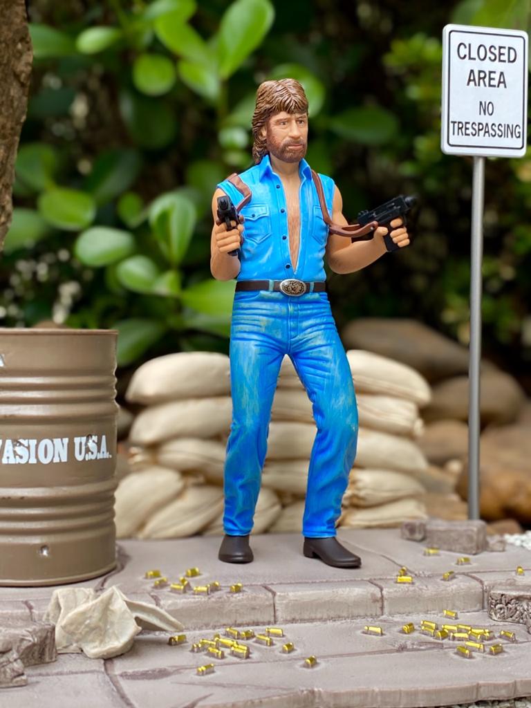 Estátua Matt Hunter (Chuck Norris): Invasão U.S.A (Invasion U.S.A.) - SD Toys