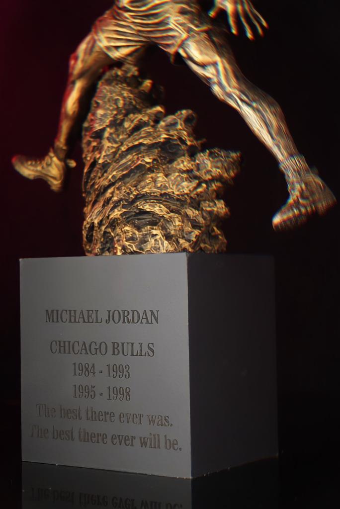Estátua Michael Jordan n° 23 Chicago Bulls - Dunk City - Fanatic Studios