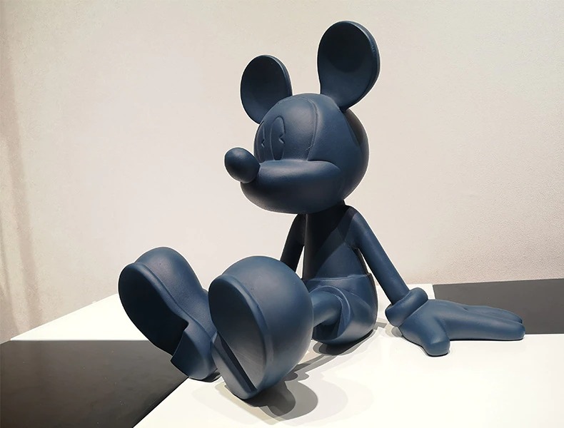 Estátua Mickey Mouse Azul Escuro: Mickey e Minnie Mouse Disney 22cm - MKP