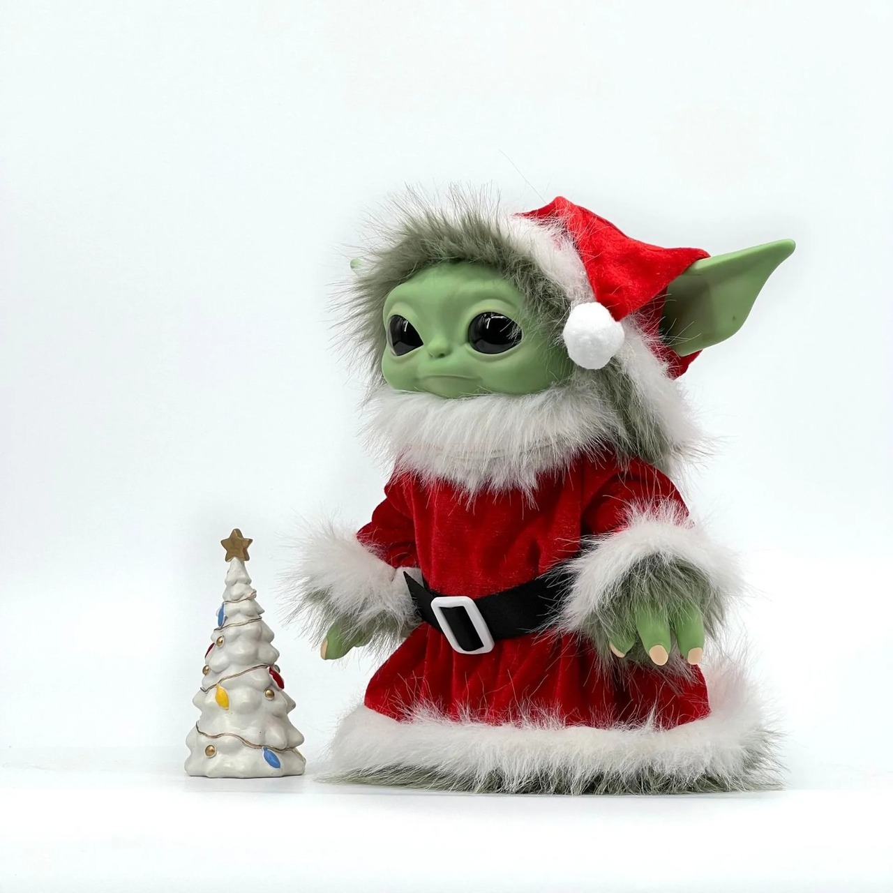 Estatua Papai Noel Baby Yoda: Mandaloriano Star Wars Natal Christmas 27cm - MKP