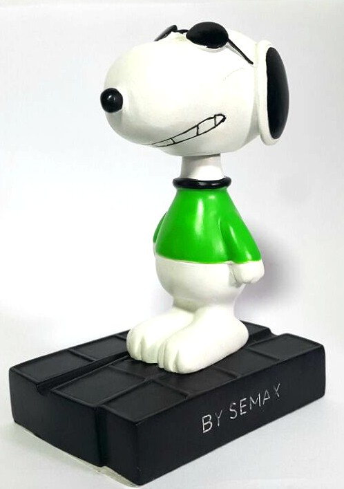 Estatueta Snoopy de Óculos