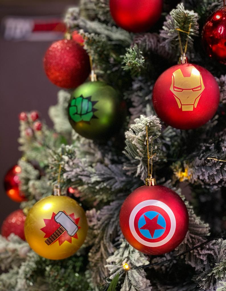 Kit Com 4 Bolas Enfeite Árvore de Natal Geek Vingadores (Avengers) (Grande  8cm): Marvel - Toyshow Tudo de Marvel DC Netflix Geek Funko Pop  Colecionáveis