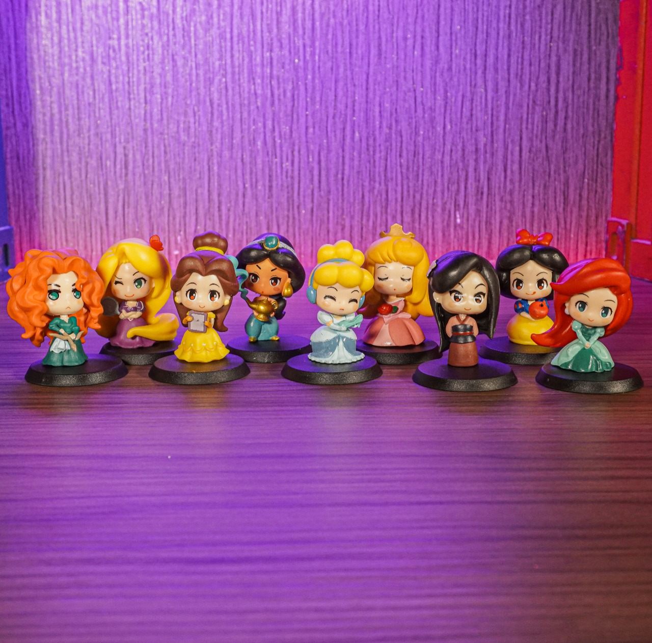 Kit Com 9 Bonecas Rapunzel, Merida, Mulan, Cinderela, Aurora, Jasmine, Branca de Neve, Bela, Ariel: Princesas Disney 7cm