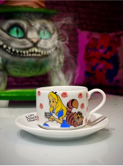 Kit Xicara Chá Café e Pires Princesa Alice: Alice No País Das Maravilhas Branco com Rosas - Disney