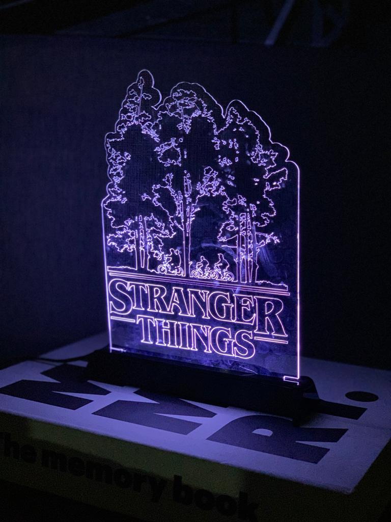 Luminária/Abajur Stranger Things: Árvore