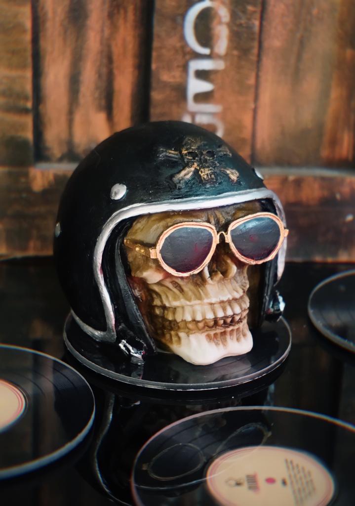 Miniatura Caveira Crânio Skull Decorativa Capacete Motoqueiro Vintage Preto