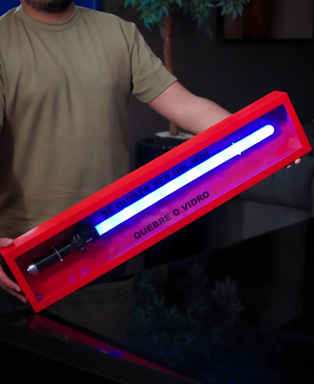 Quadro 3D Caixa de Emergência Se Quiser Ser Jedi Quebre O Vidro: Sabre De Luz Star Wars Azul