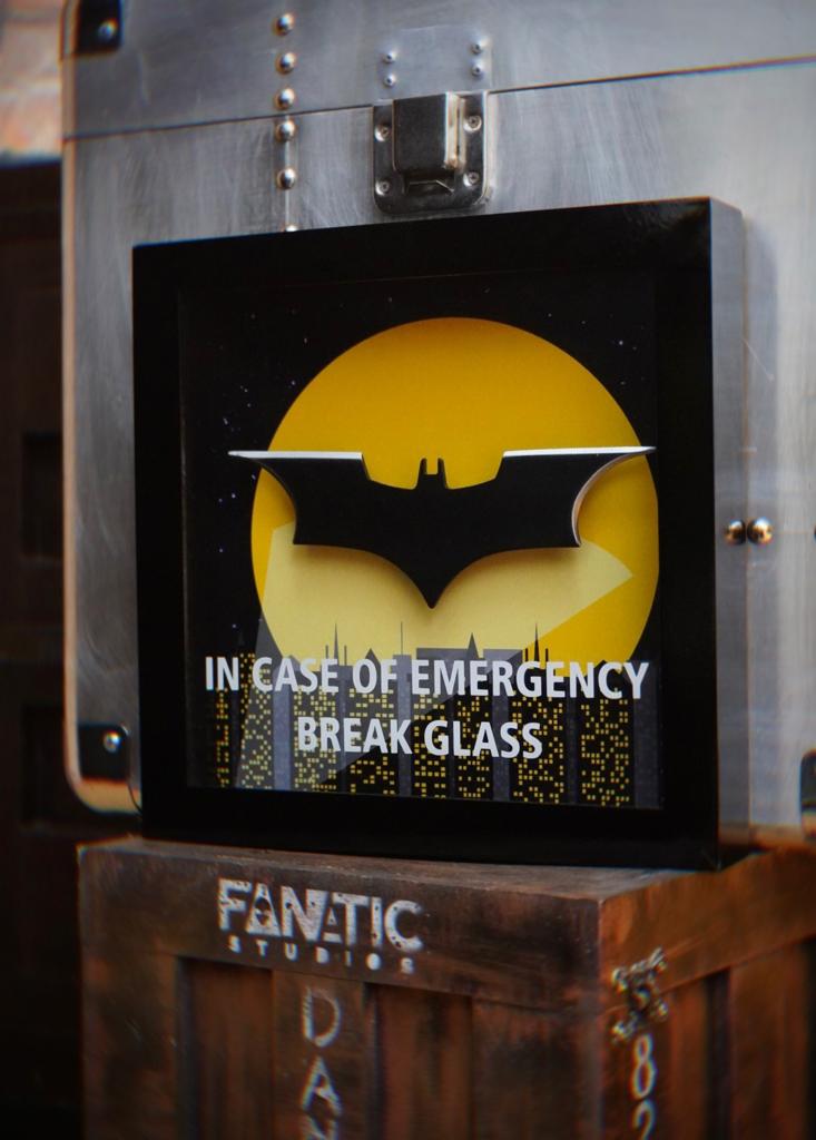 Quadro 3D Caixa Vidro Em Caso De Emergência Quebre O Vidro In Case Of Emergency Break Glass: Batman DC Comics