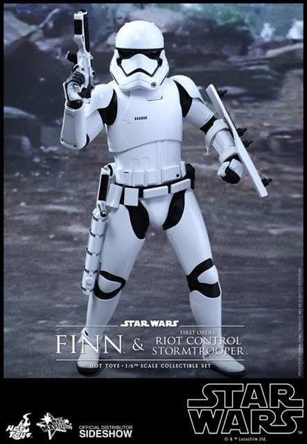 Bonecos Finn and First Order Stormtrooper: Star Wars: O Despertar da Força Escala 1/6 (MMS346) - Hot Toys - CD
