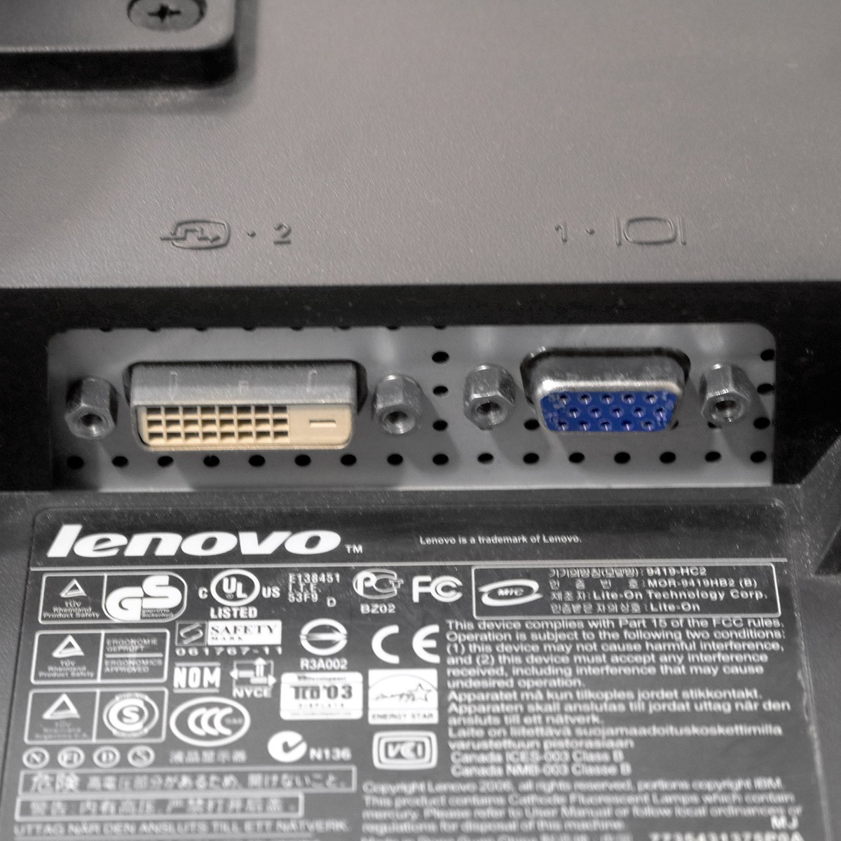 Monitor Lenovo L192P 19" - Usado