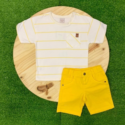 Bermuda Amarela com Camiseta Branca de Listra com Bolso Infantil