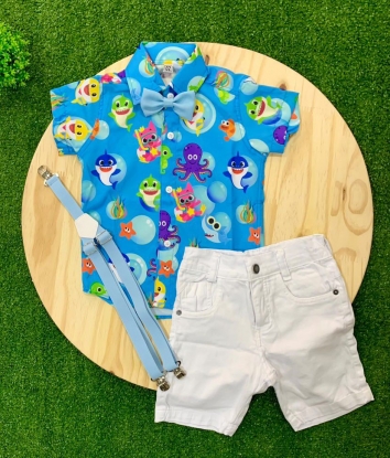 Bermuda Branca com Camisa Baby Shark Azul com Kit Gravata e Suspensório Infantil