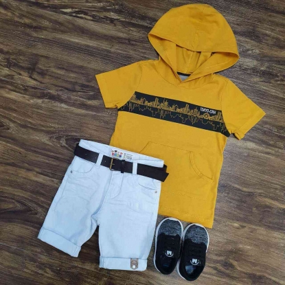 Bermuda Branca com Camiseta Amarela com Capuz Infantil
