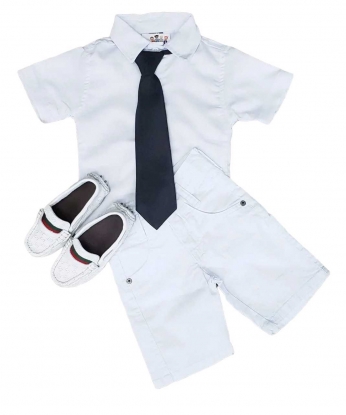 Bermuda Jeans Branca e Camisa Branca com Gravata