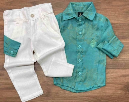 Camisa Floral Verde com Calça Branca Infantil