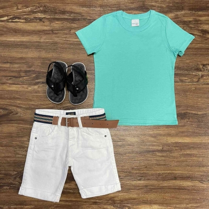 Camiseta Verde Básica com Bermuda Branca Infantil