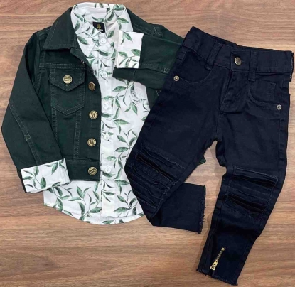 Conjunto Calça Preta com Camisa Floral e Jaqueta Verde Infantil