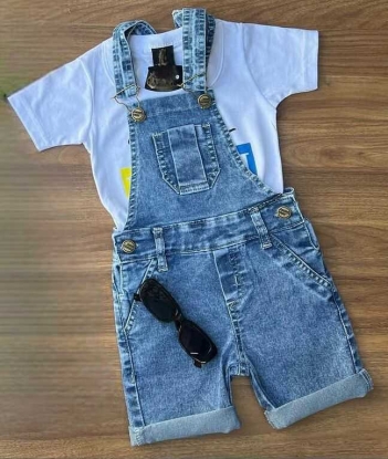 Jardineira Jeans com Camiseta Branca Infantil