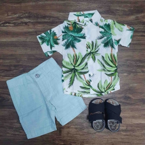 Camisa Floral Branca e Verde com Bermuda Infantil