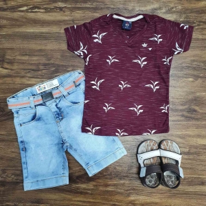 Camiseta Vinho Floral com Bermuda Jeans Infantil