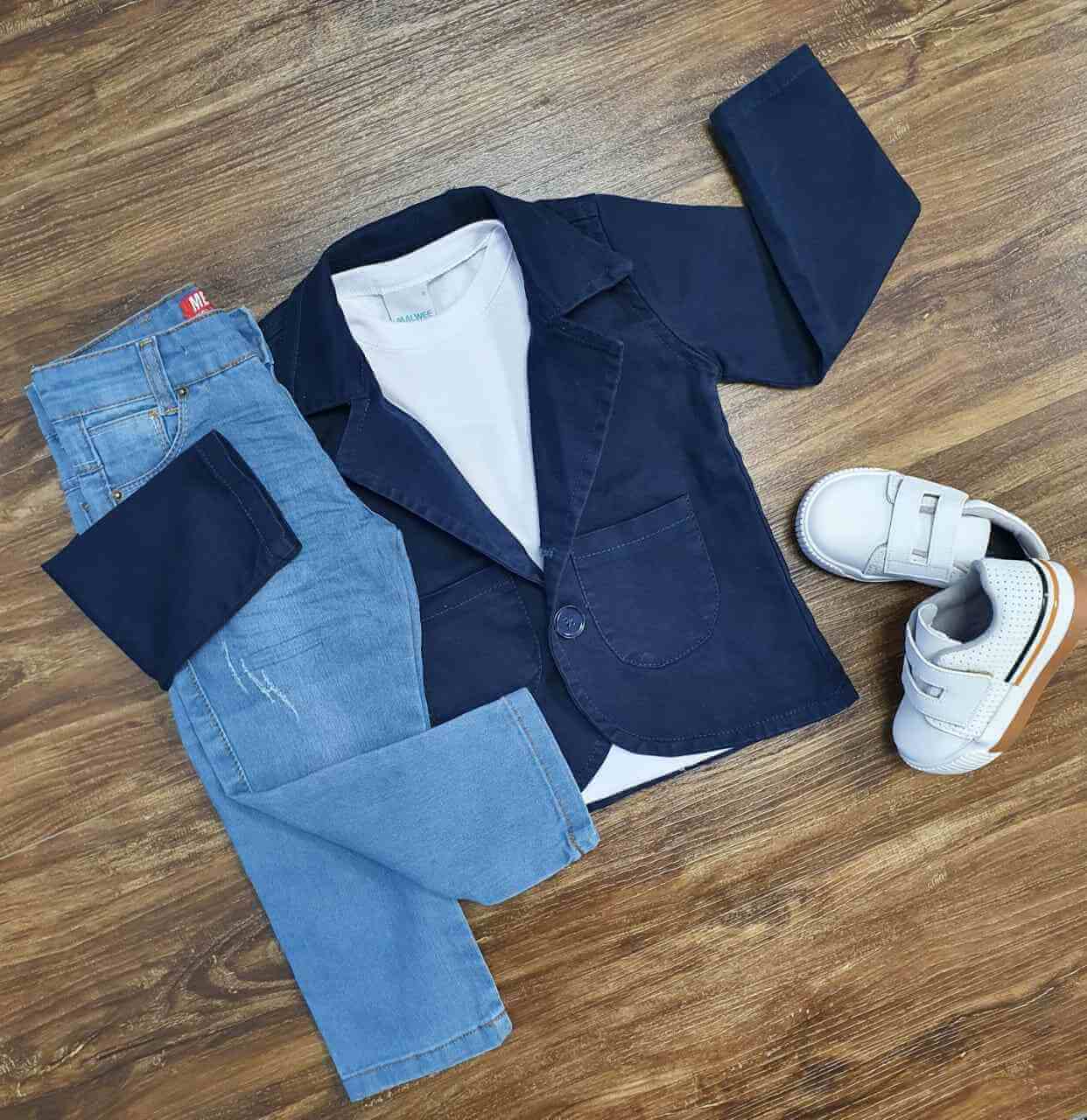 Blazer Azul Marinho com Camiseta e Calça Infantil