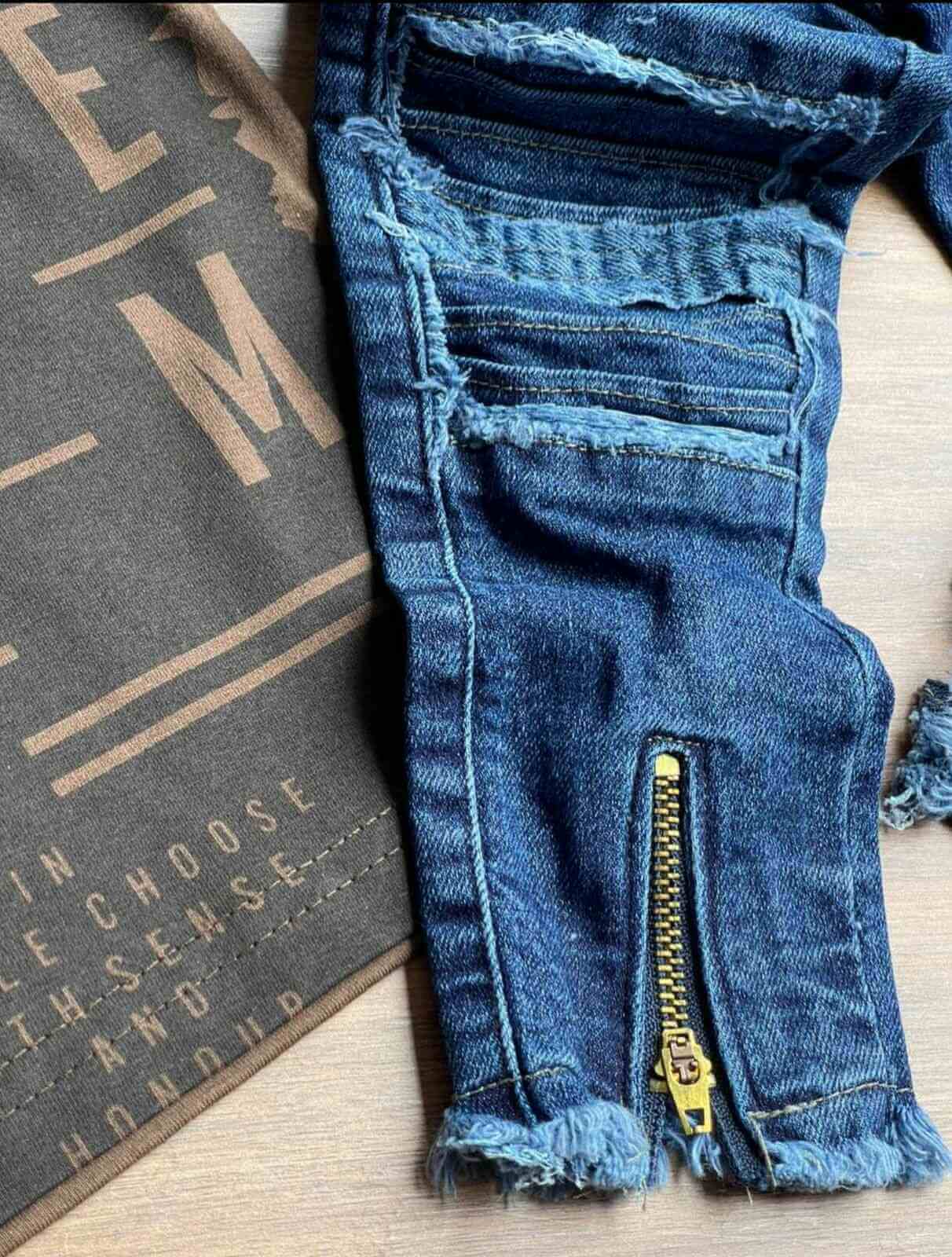 Blazer com Camiseta Marrom e Calça Jeans Infantil