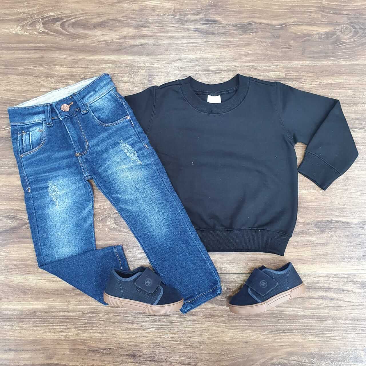 Calça jeans com Blusa de Moletom Preta