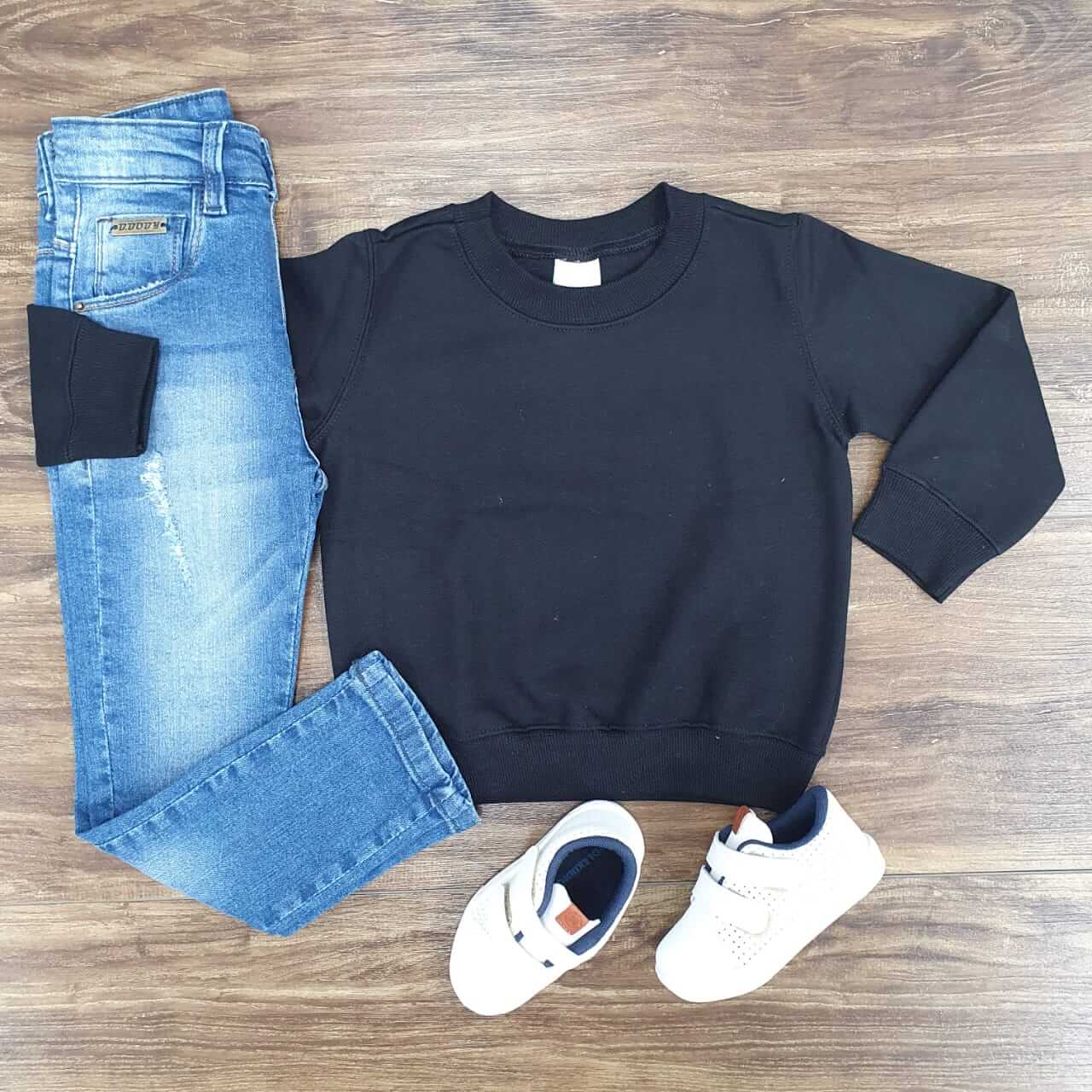 Calça jeans com Blusa de Moletom Preta