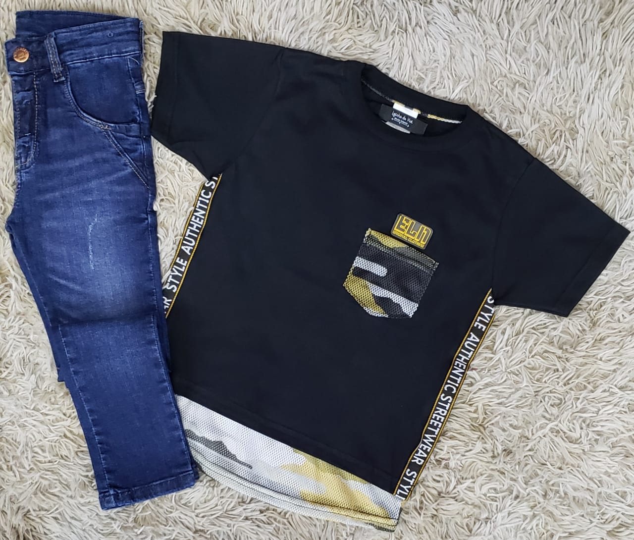 Calça Jeans com Camiseta Authentic Street