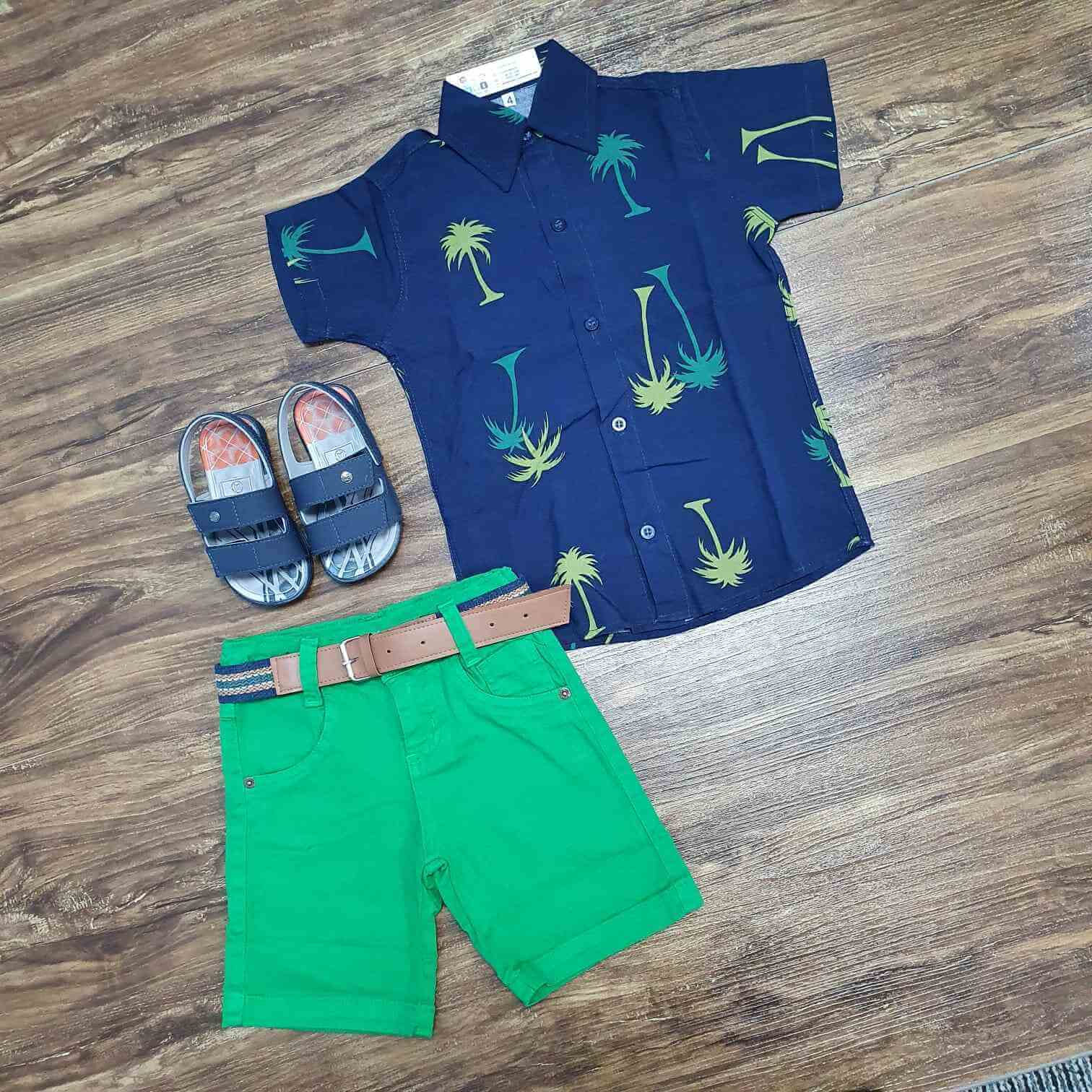 Camisa Coqueiros Azul com Bermuda Verde Infantil